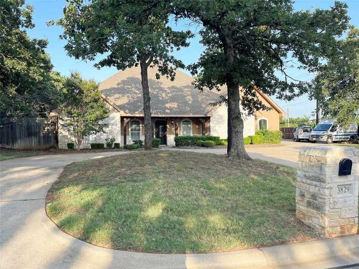 photo 2: 3829 La Mancha Lane, Denton TX 76205