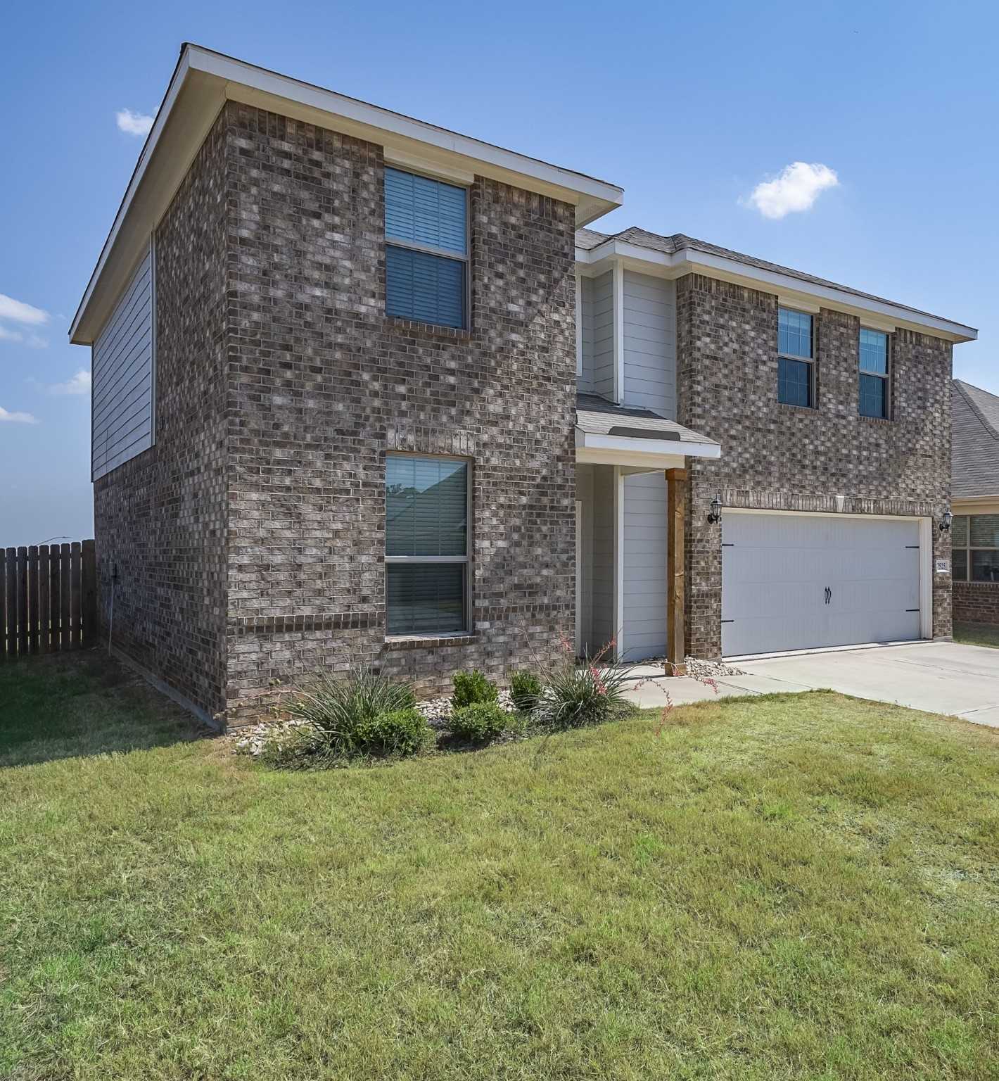 photo 1: 7525 Pleasant Oaks Street, Fort Worth TX 76120