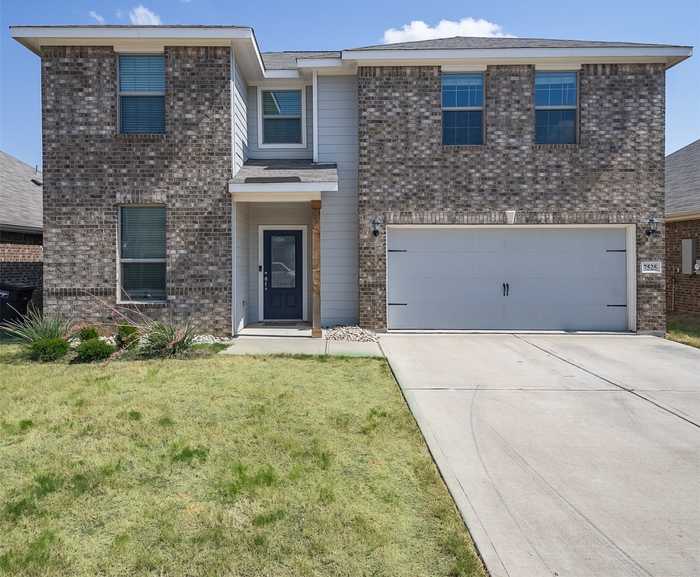 photo 2: 7525 Pleasant Oaks Street, Fort Worth TX 76120