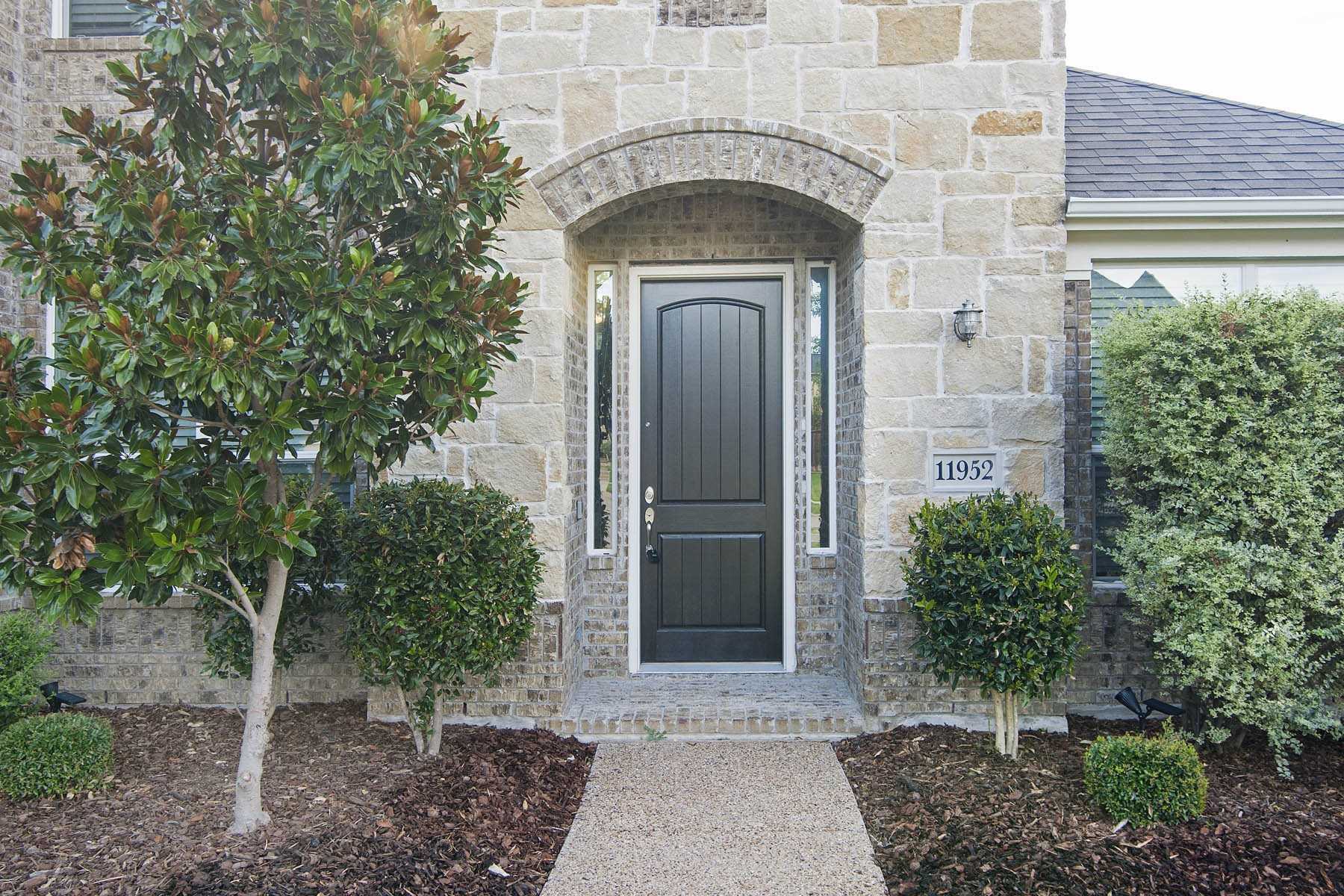 photo 3: 11952 Gladstone Court, Frisco TX 75035