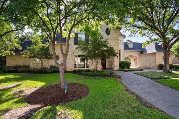 photo 2: 7203 Riverbrook Court, Arlington TX 76001