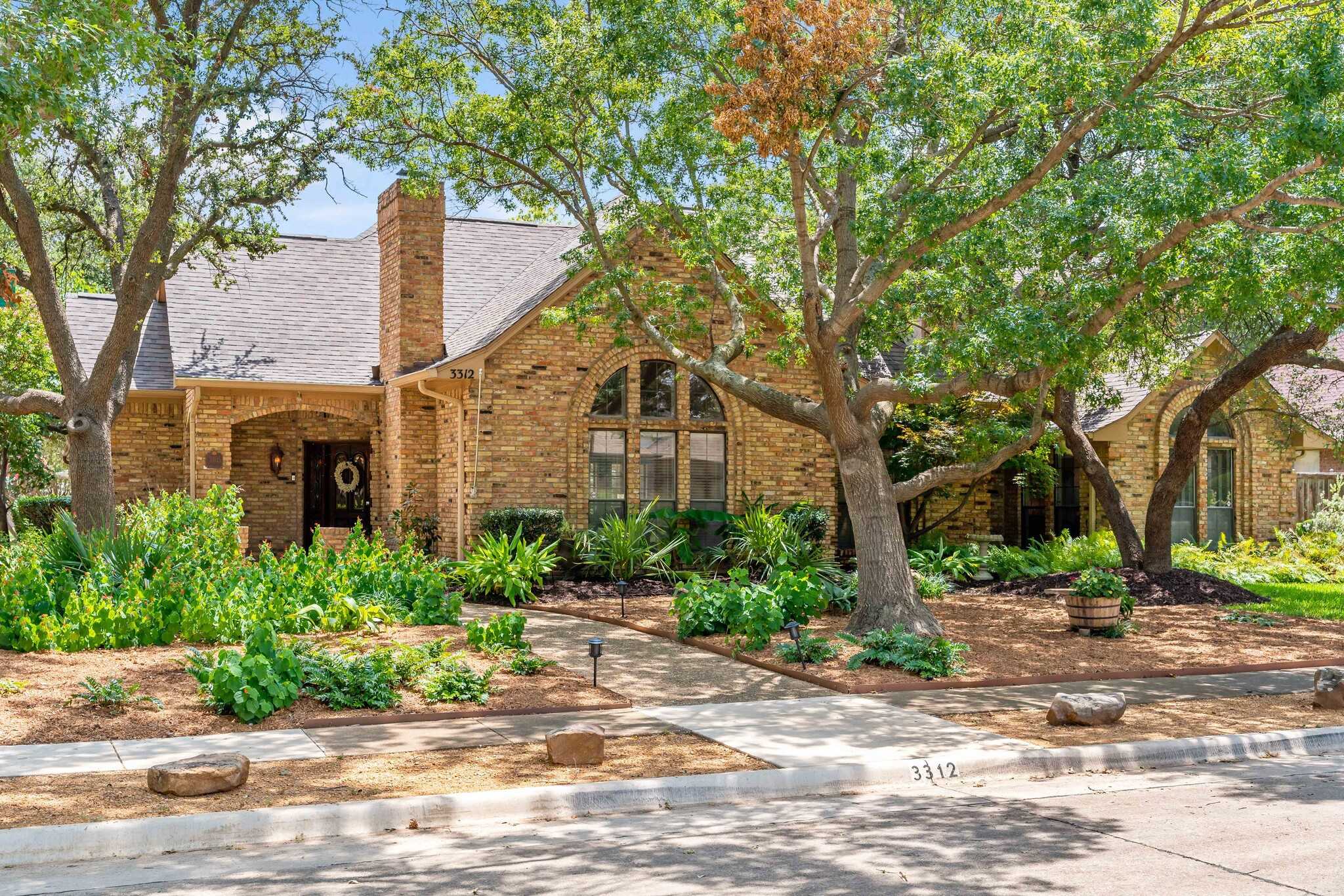 photo 1: 3312 Hulings Court, Plano TX 75023