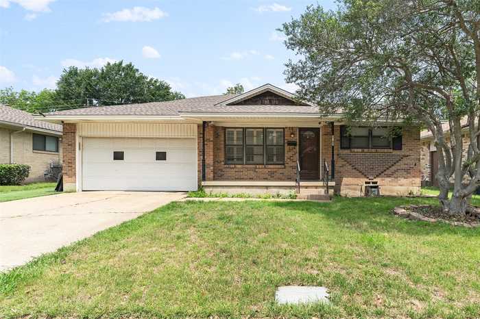 photo 2: 1509 Bardfield Avenue, Garland TX 75041