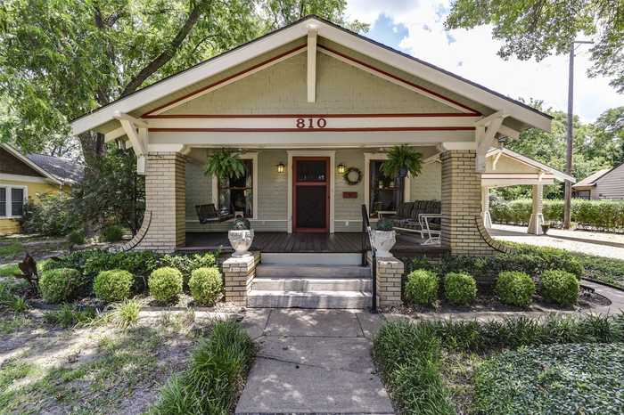 photo 1: 810 N Preston Street, Ennis TX 75119