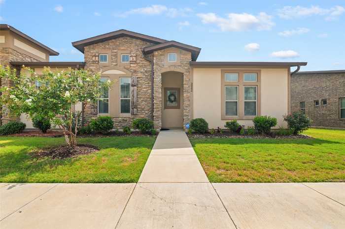 photo 1: 3042 Solana Circle, Denton TX 76207