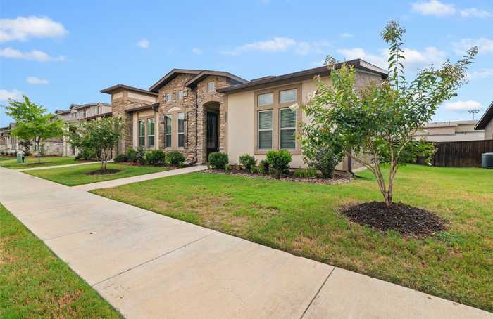 photo 2: 3042 Solana Circle, Denton TX 76207