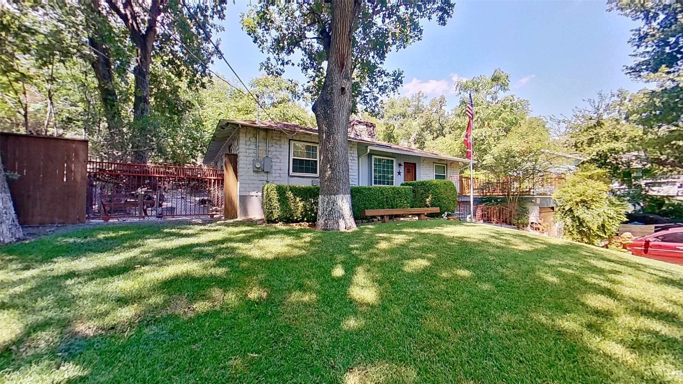 photo 2: 3203 Urban Avenue, Dallas TX 75227