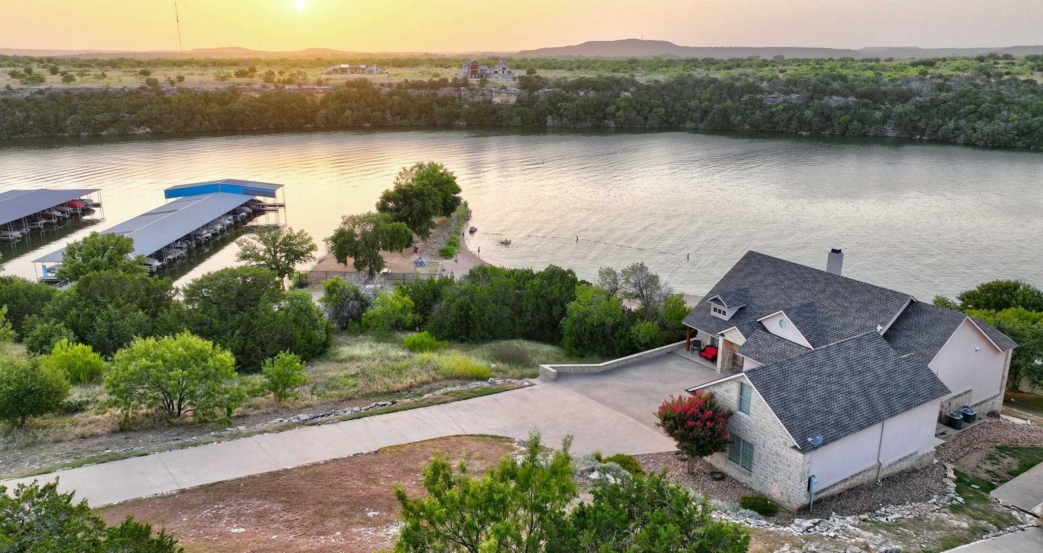 photo 3: 1050 Cliffs Drive, Possum Kingdom Lake TX 76449