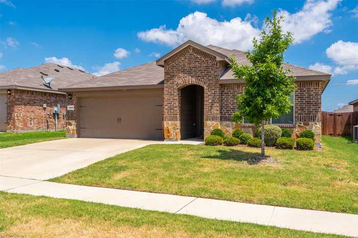 photo 2: 1933 Duskwood Drive, Lancaster TX 75146