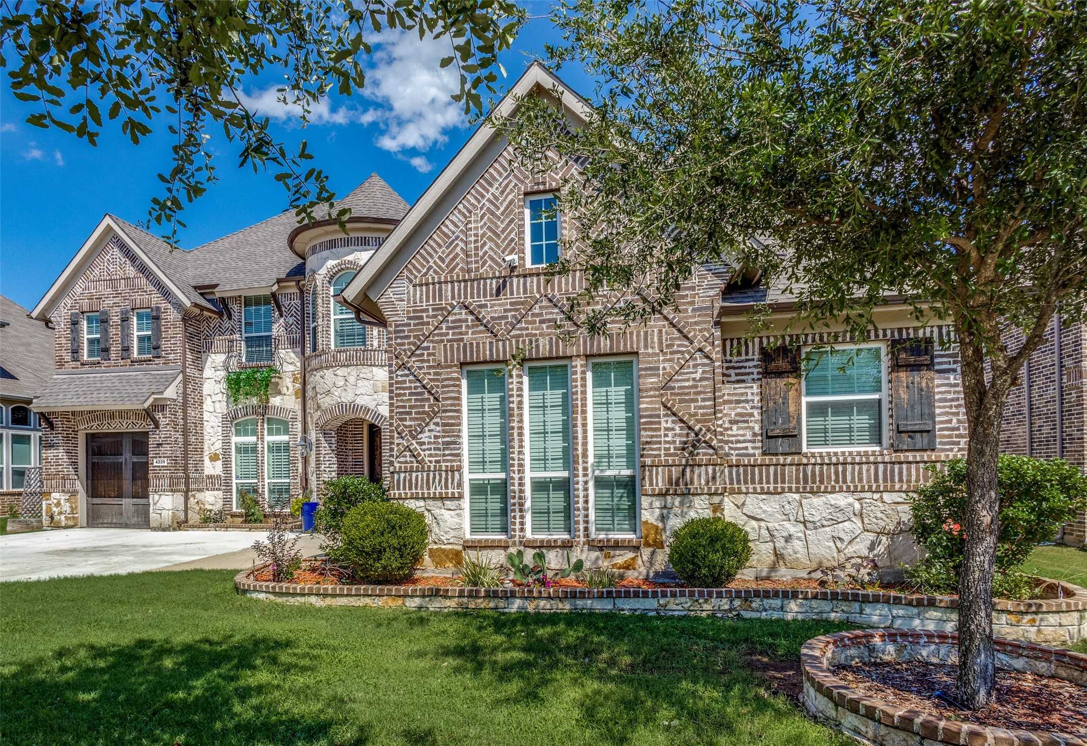 photo 2: 4229 Chantilly Lane, Frisco TX 75036