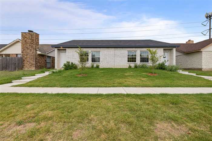 photo 1: 2800 Sherry Street, Arlington TX 76014