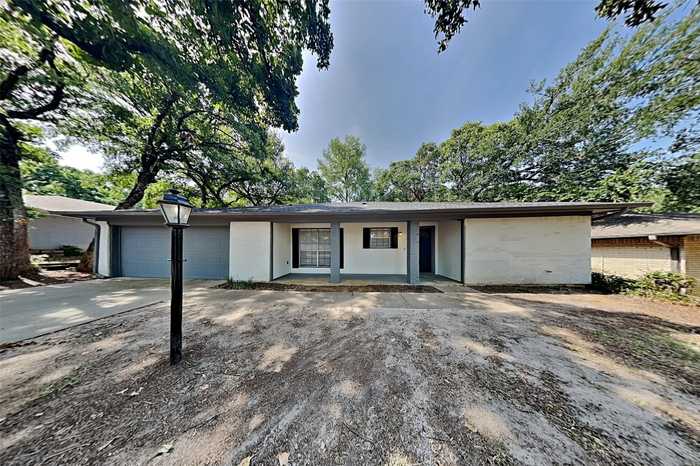 photo 1: 2200 Bainwood Trail, Arlington TX 76015