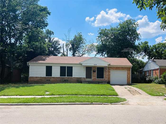 photo 1: 1529 John Smith Drive, Irving TX 75061