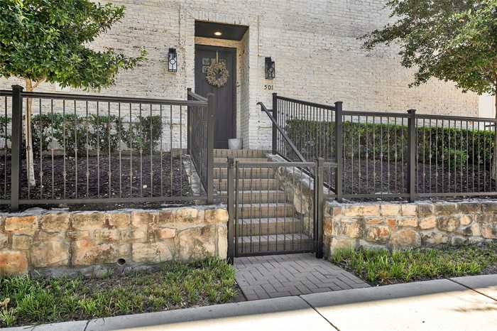 photo 2: 7333 Valley View Lane Unit 501, Dallas TX 75240