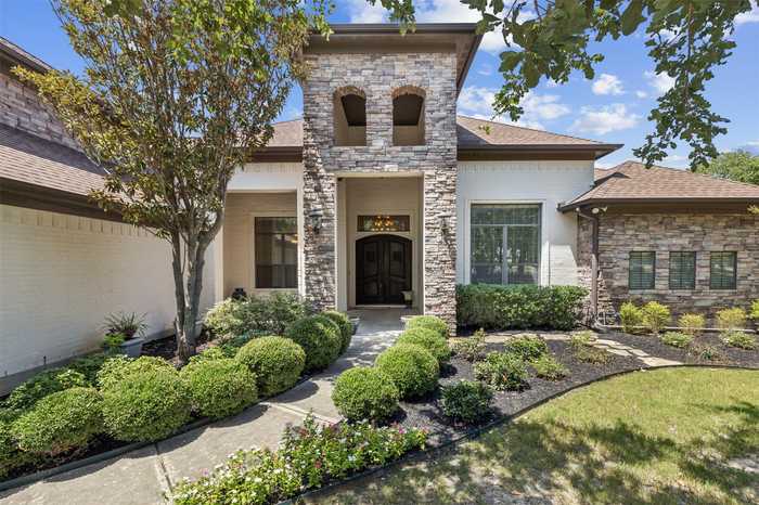 photo 2: 260 King Ranch Court, Fort Worth TX 76108