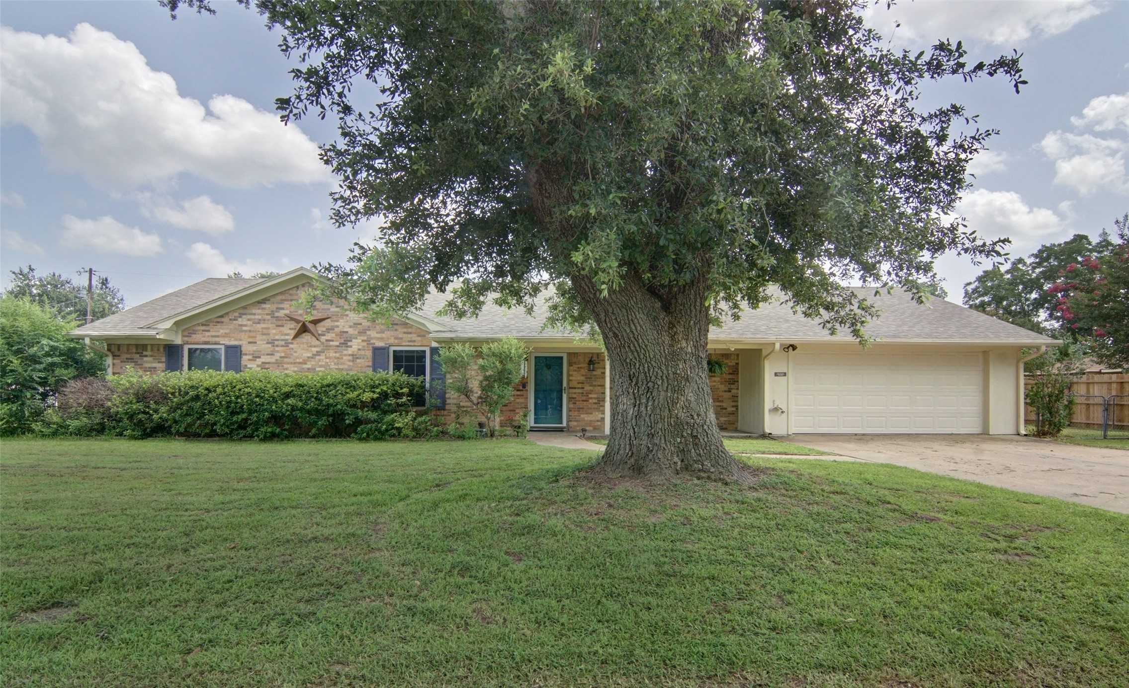 photo 1: 904 Zola, Quitman TX 75783