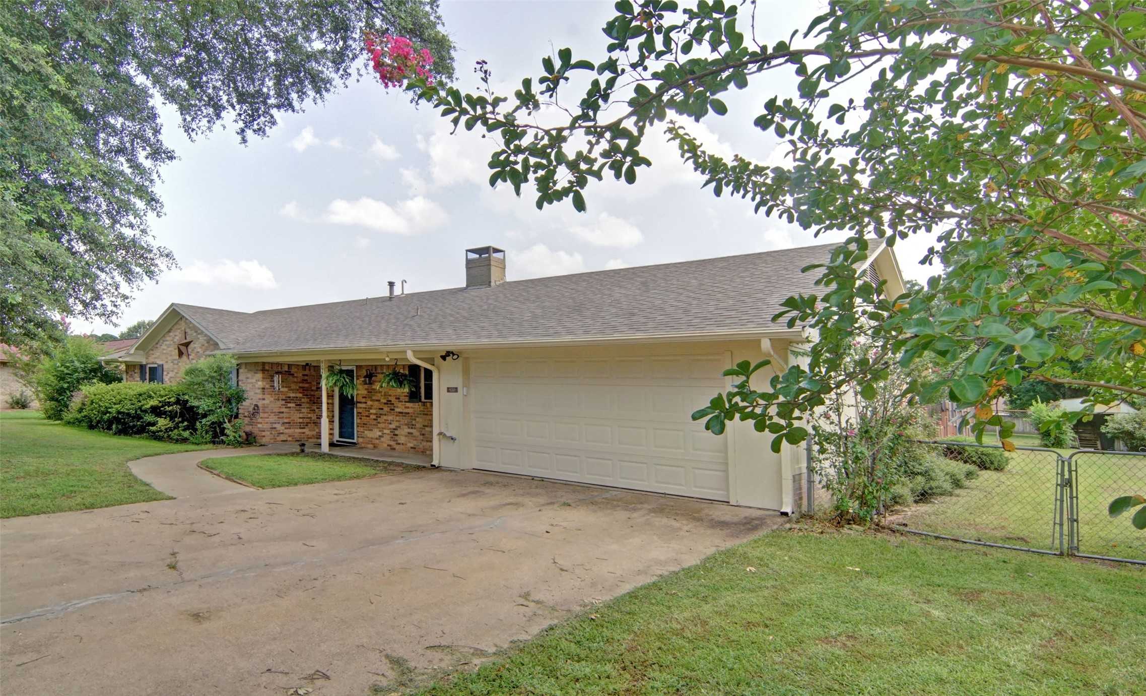 photo 3: 904 Zola, Quitman TX 75783