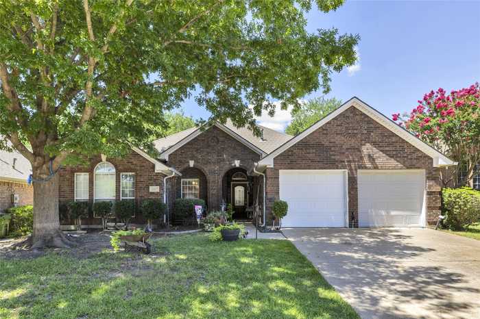 photo 1: 2007 Broadleaf Drive, Arlington TX 76001