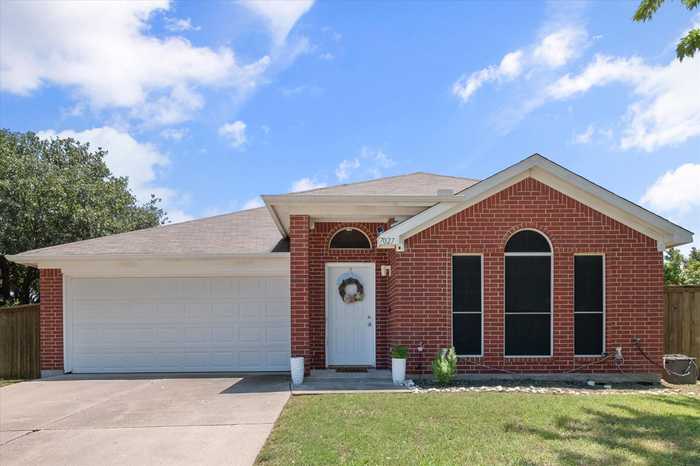 photo 1: 7027 Snowivy Court, Arlington TX 76001