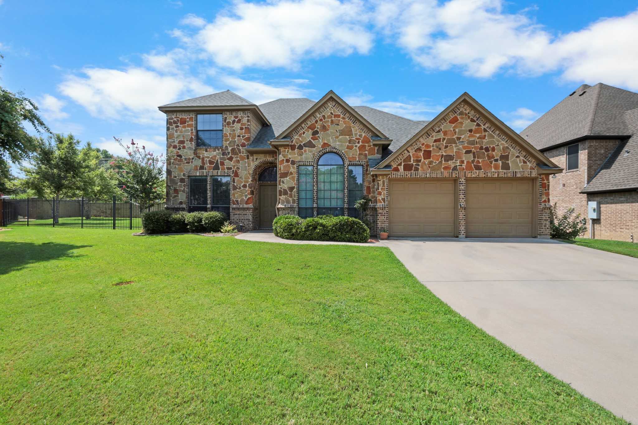 photo 1: 1617 Thousand Oaks Drive, Decatur TX 76234