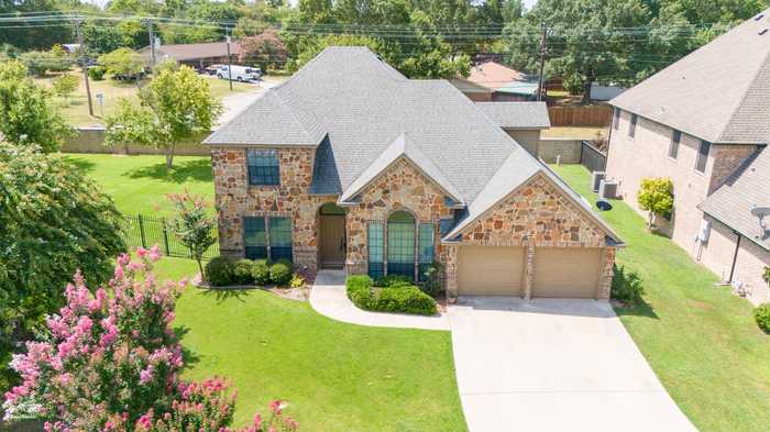 photo 2: 1617 Thousand Oaks Drive, Decatur TX 76234