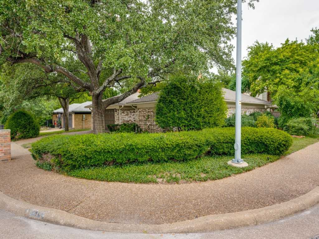 photo 2: 9049 Stone Creek Place, Dallas TX 75243