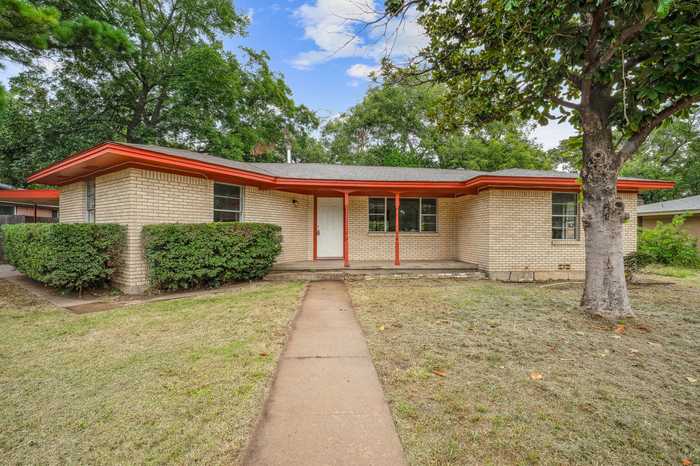 photo 1: 1301 N Cleveland Avenue, Stephenville TX 76401
