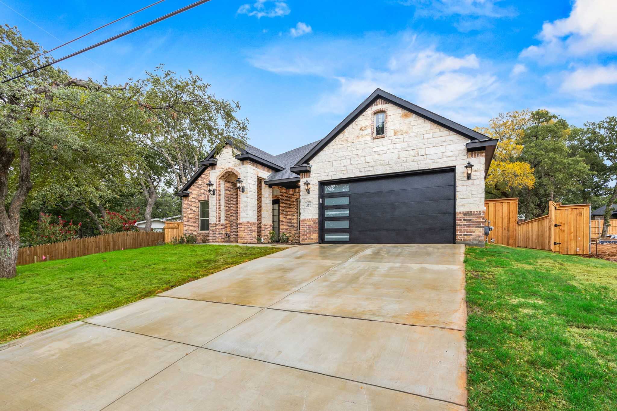 photo 1: 709 Ross Trail, Arlington TX 76012