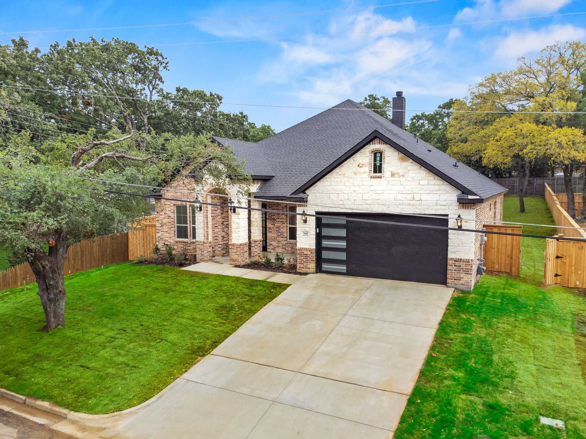 photo 3: 709 Ross Trail, Arlington TX 76012