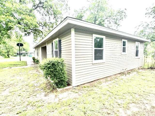 photo 2: 729 Cherry Heights, Clyde TX 79510