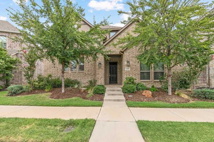 photo 1: 1605 Coventry Court, Farmers Branch TX 75234