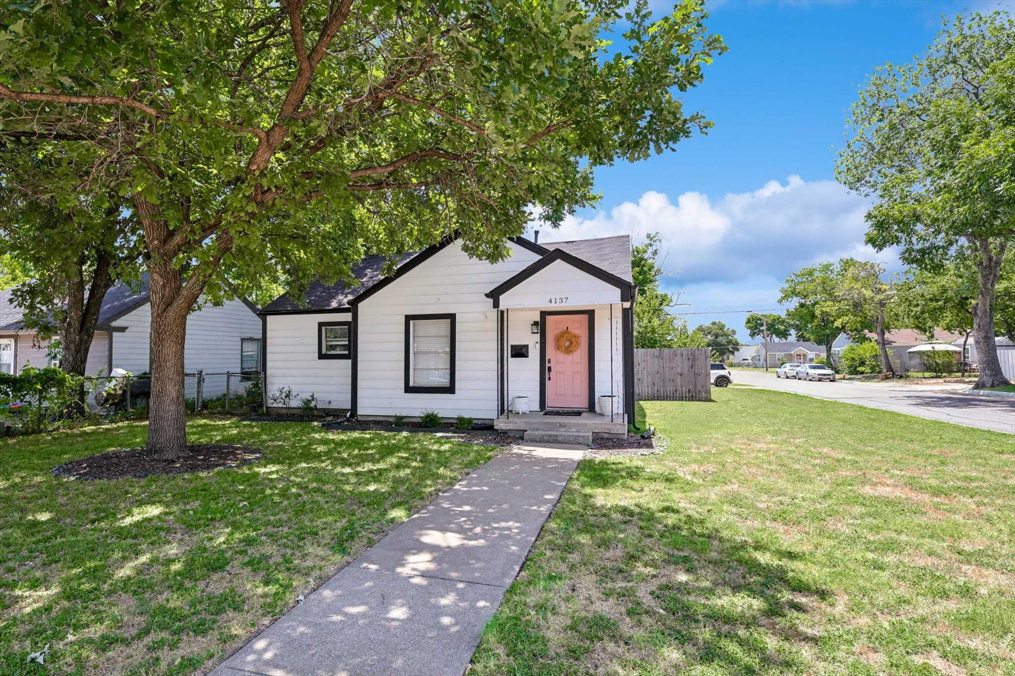 photo 2: 4137 Valentine Street, Fort Worth TX 76107