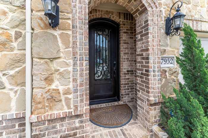 photo 2: 7952 Ashwood Lane, Irving TX 75063