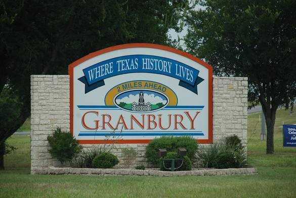 photo 1: 6105 Arkansas Trail, Granbury TX 76048