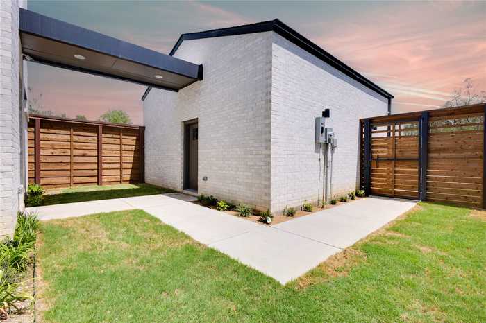 photo 2: 3313 Walchard Court, Dallas TX 75229