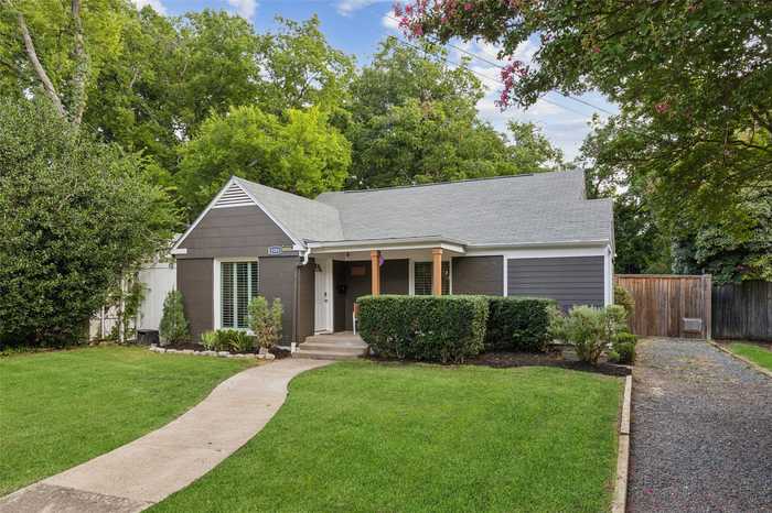 photo 2: 5104 Maple Springs Boulevard, Dallas TX 75235