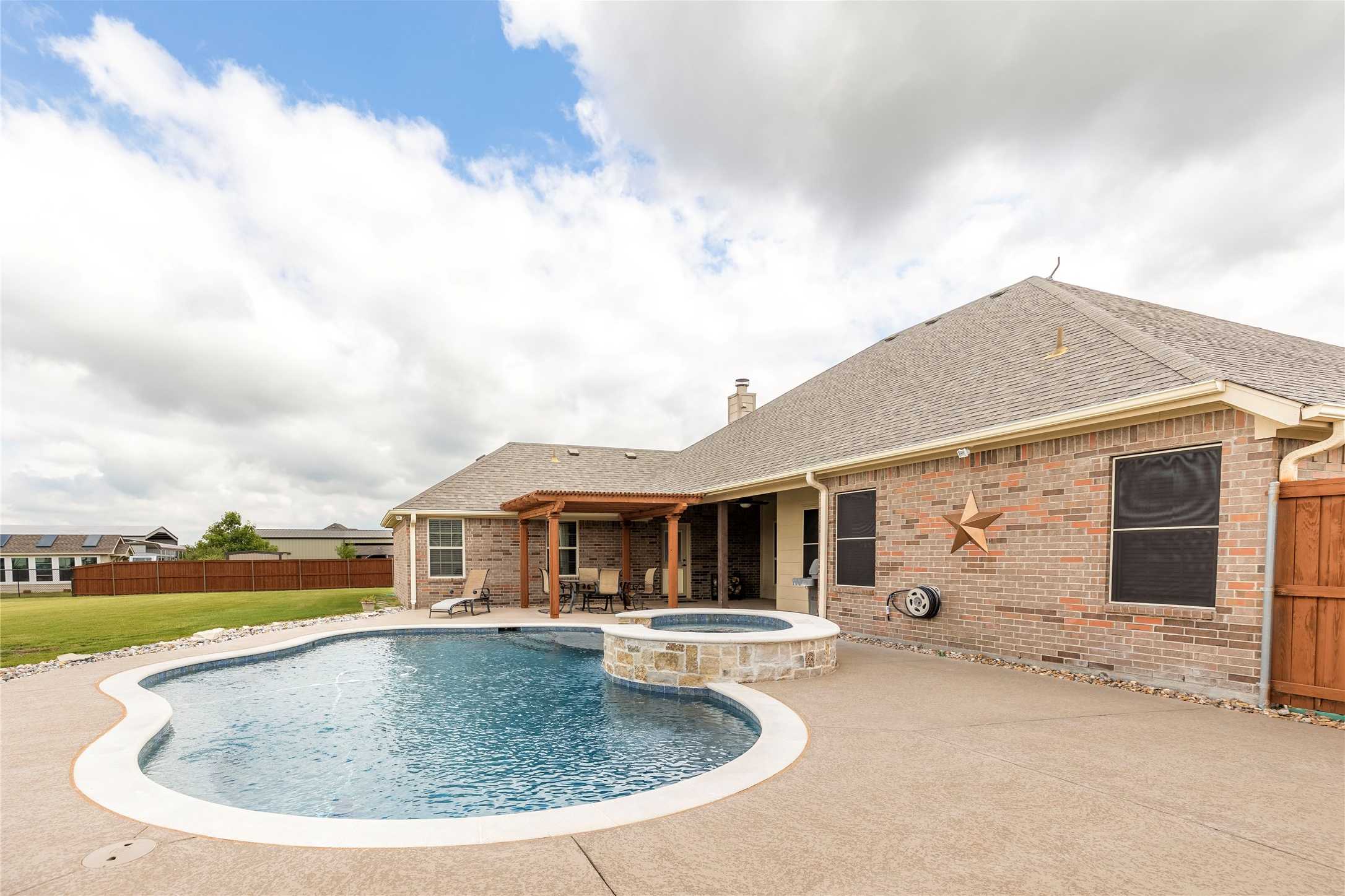 photo 1: 2070 Harvest Knoll Circle, Royse City TX 75189