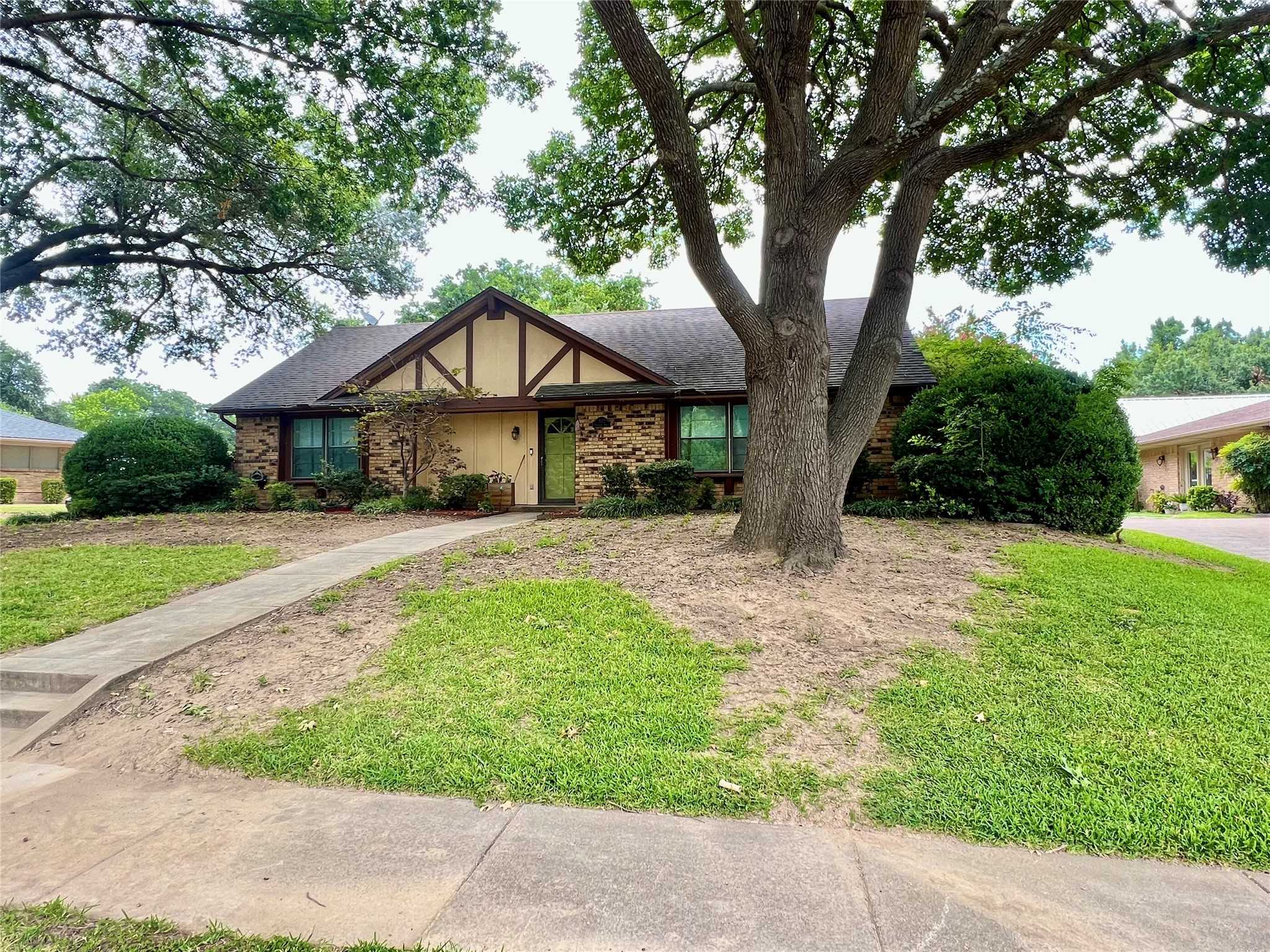 photo 2: 3522 University Drive, Garland TX 75043