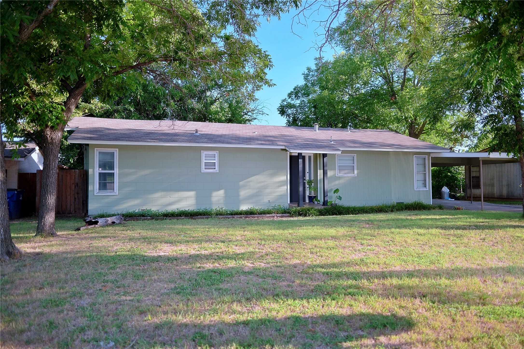 photo 2: 1314 Corto Street, Graham TX 76450