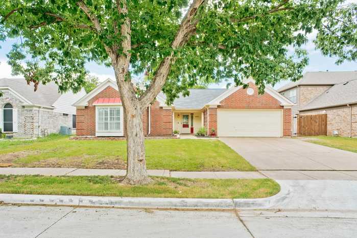 photo 2: 4442 Cabot Drive, Grand Prairie TX 75052