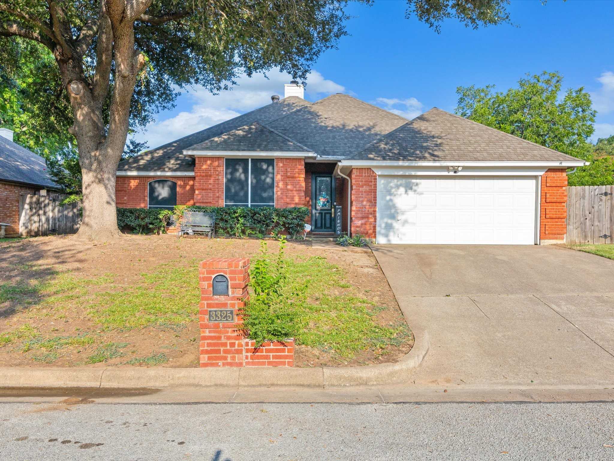 photo 2: 3325 Elkhart Court, Arlington TX 76016