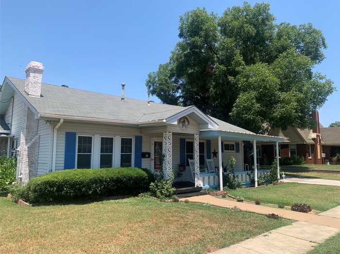 photo 2: 908 Elm Street, Olney TX 76374