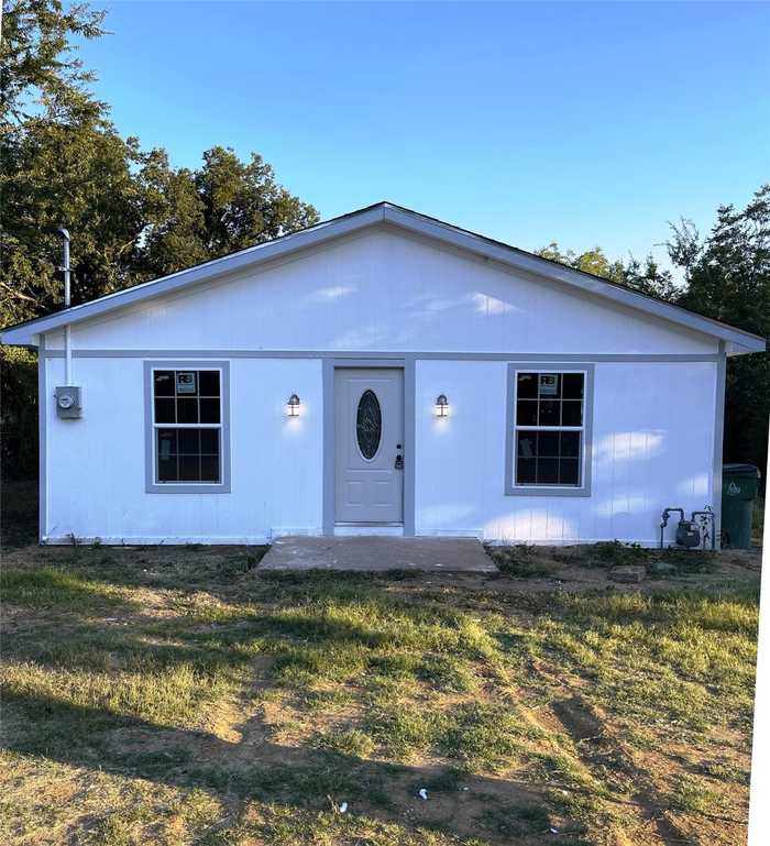 photo 1: 621 W Pine Street, Jacksboro TX 76458