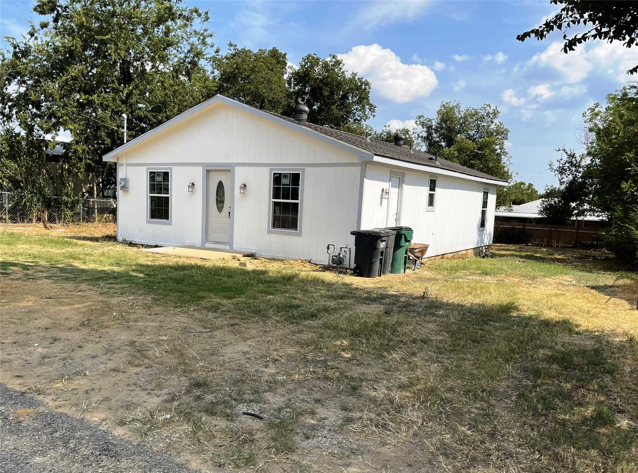 photo 3: 621 W Pine Street, Jacksboro TX 76458