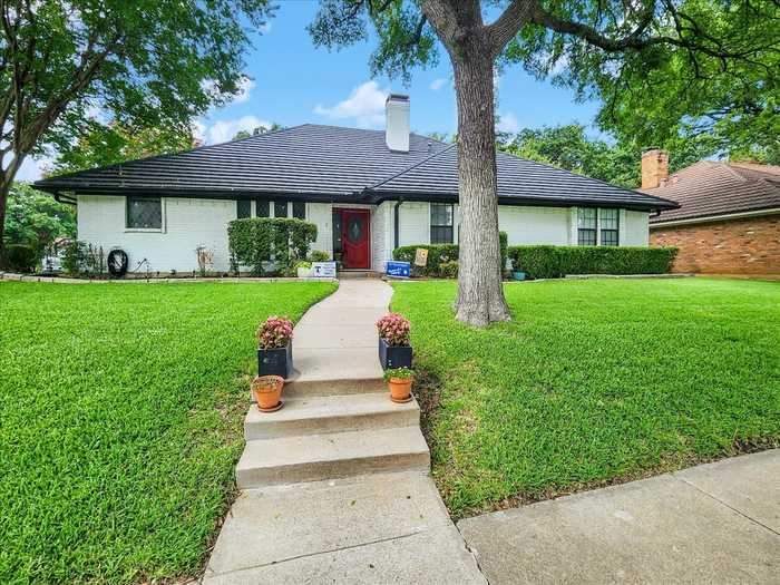 photo 1: 7100 Lake Louise Drive, Arlington TX 76016