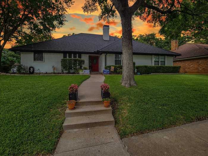 photo 2: 7100 Lake Louise Drive, Arlington TX 76016