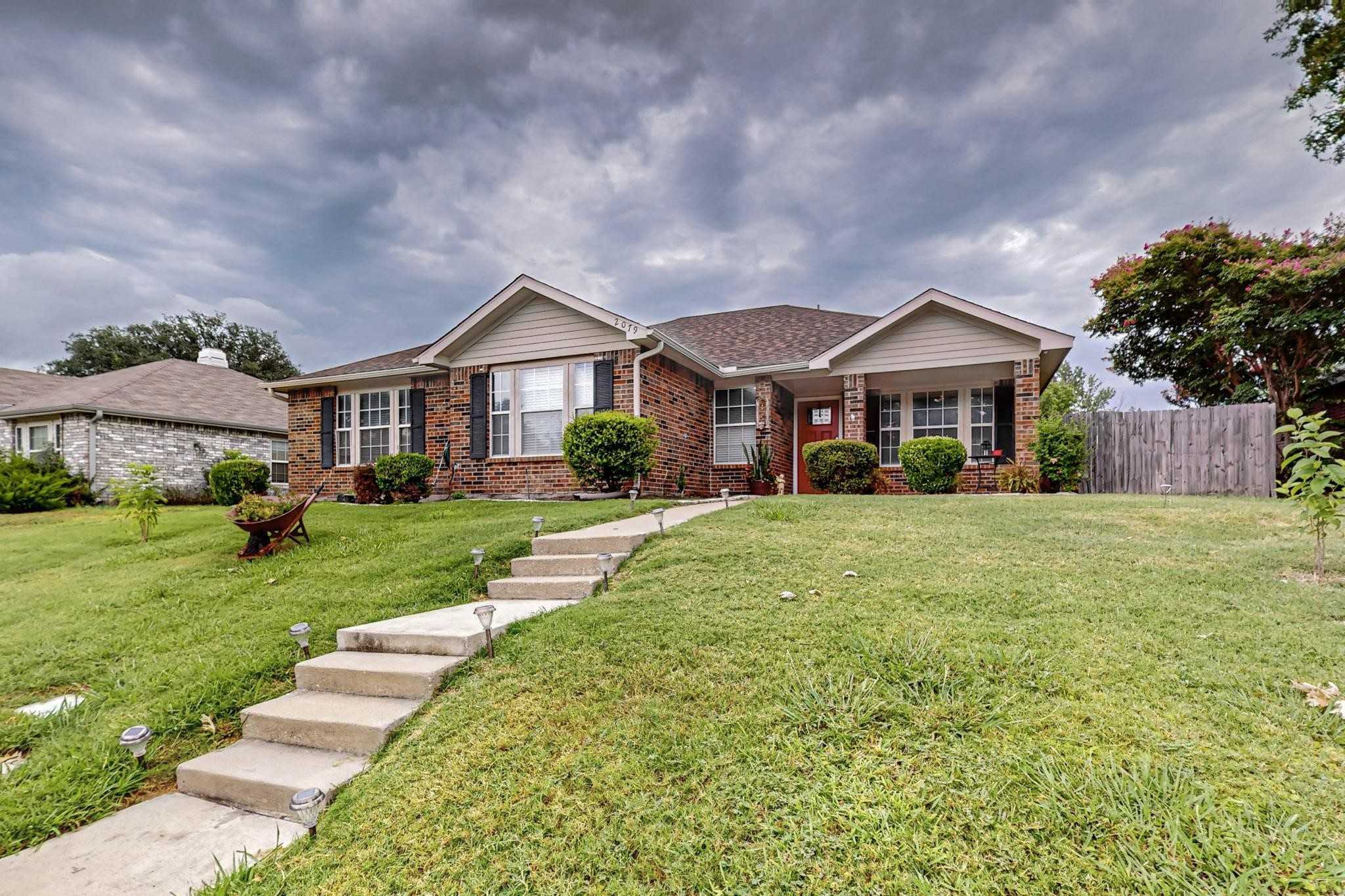 photo 3: 2079 Briarcliff Road, Lewisville TX 75067