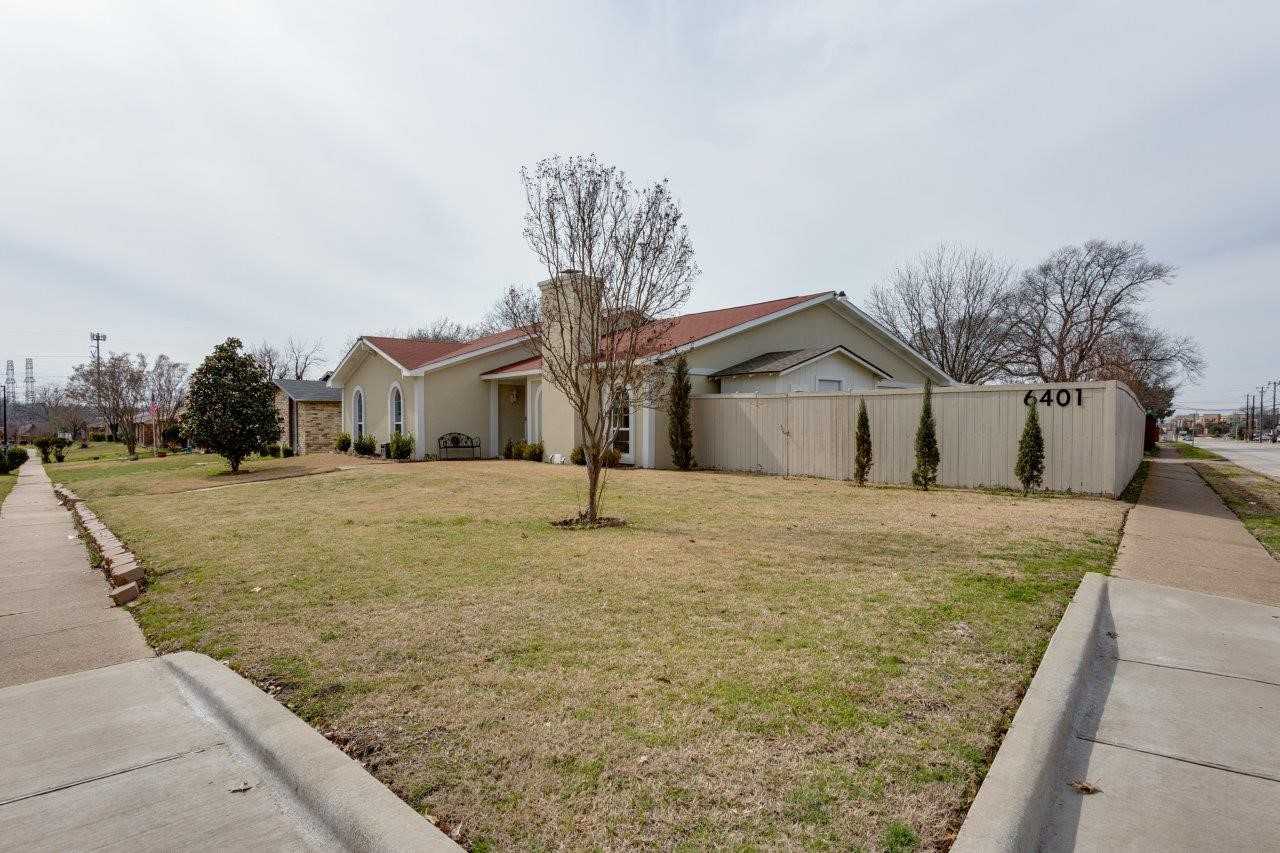 photo 3: 6401 Glenmoor Drive, Garland TX 75043