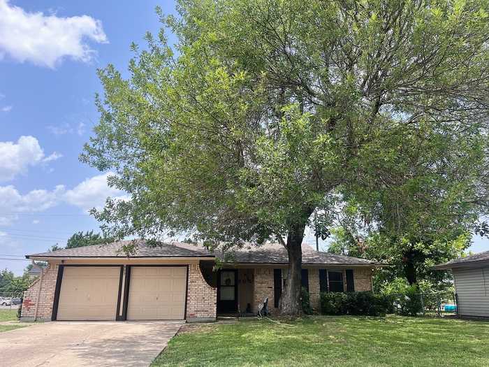 photo 1: 905 Birchwood Drive, Mesquite TX 75149