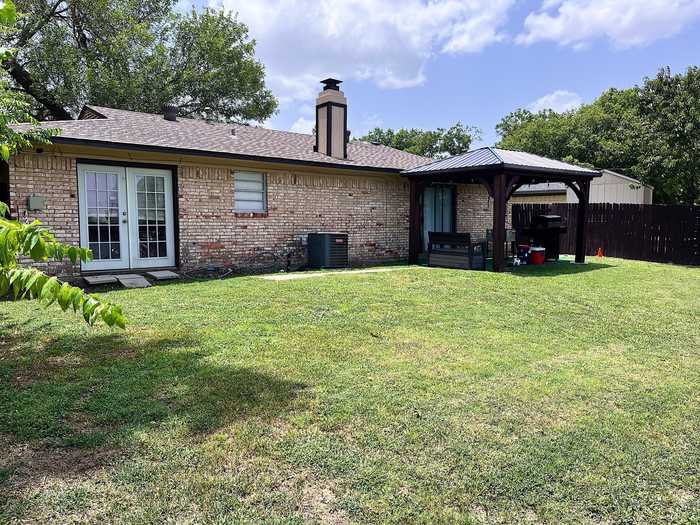 photo 2: 905 Birchwood Drive, Mesquite TX 75149